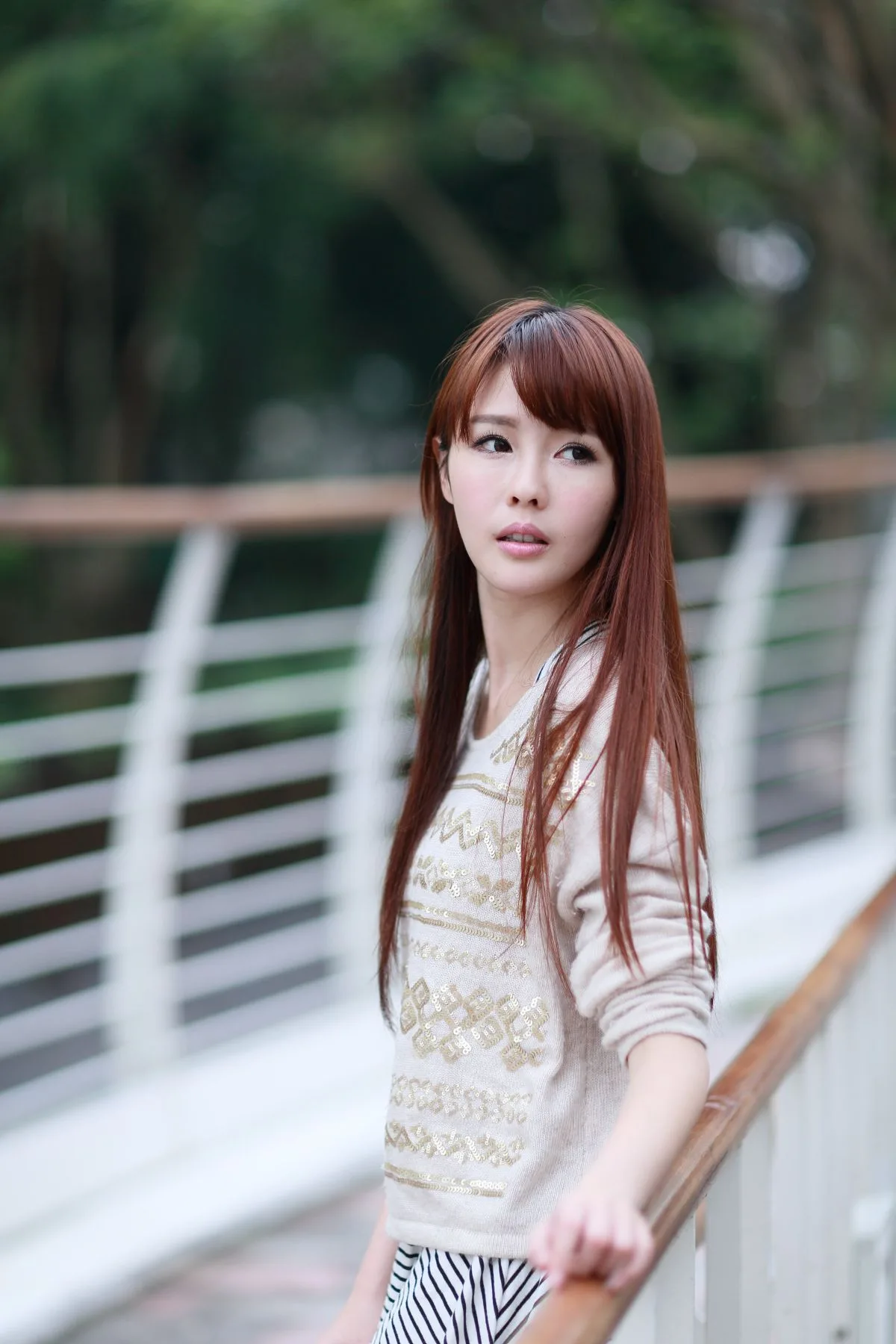 Bộ ảnh ngoại cảnh tươi tắn và xinh đẹp của Celia Wang cho quảng cáo "Guoguang Help" - 33